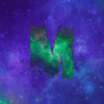 Fahl grün schimmerndes M in violetter Sternenlandschaft