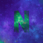 Fahl grün schimmerndes N in violetter Sternenlandschaft