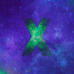 Fahl grün schimmerndes X in violetter Sternenlandschaft