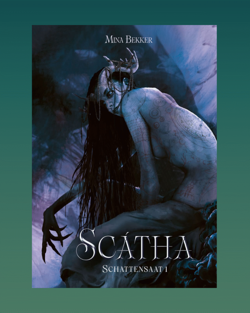 Cover des Buchs »Scátha« von Mina Bekker, mit einem dämonisch wirkenden Wesen mit femininen Zügen, Hörnern, Klauenhänden und langen Haaren 
