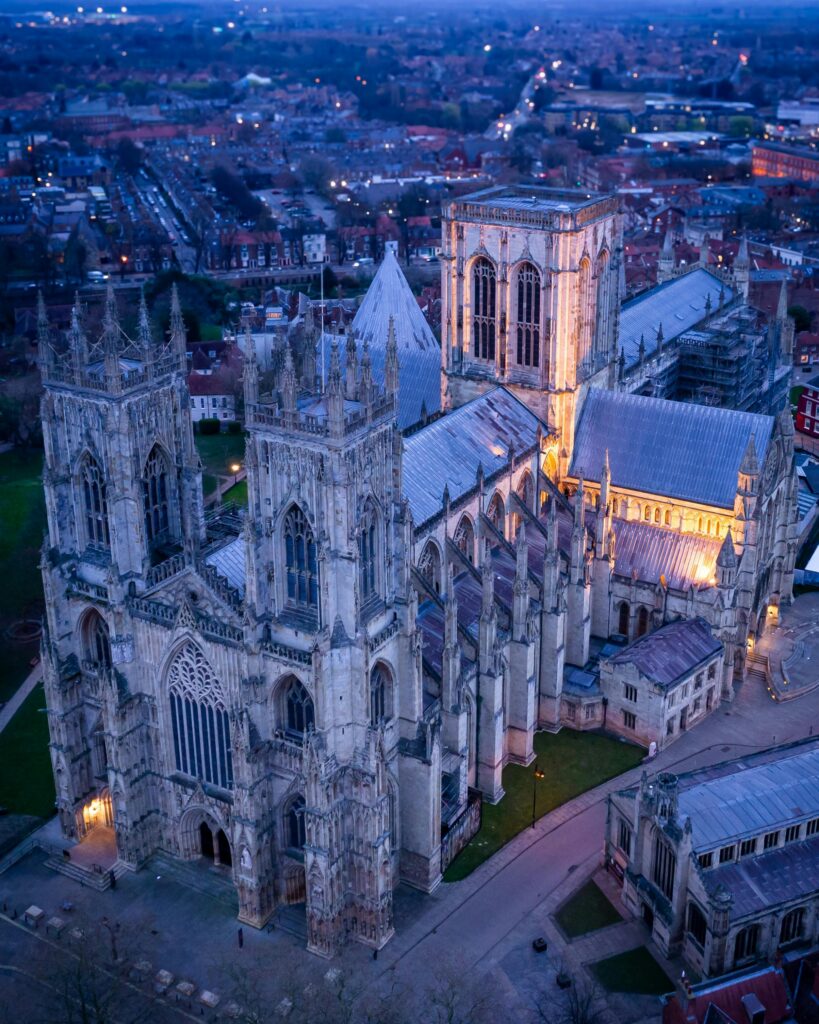 York Minster In Der Abenddämmerung In York In England